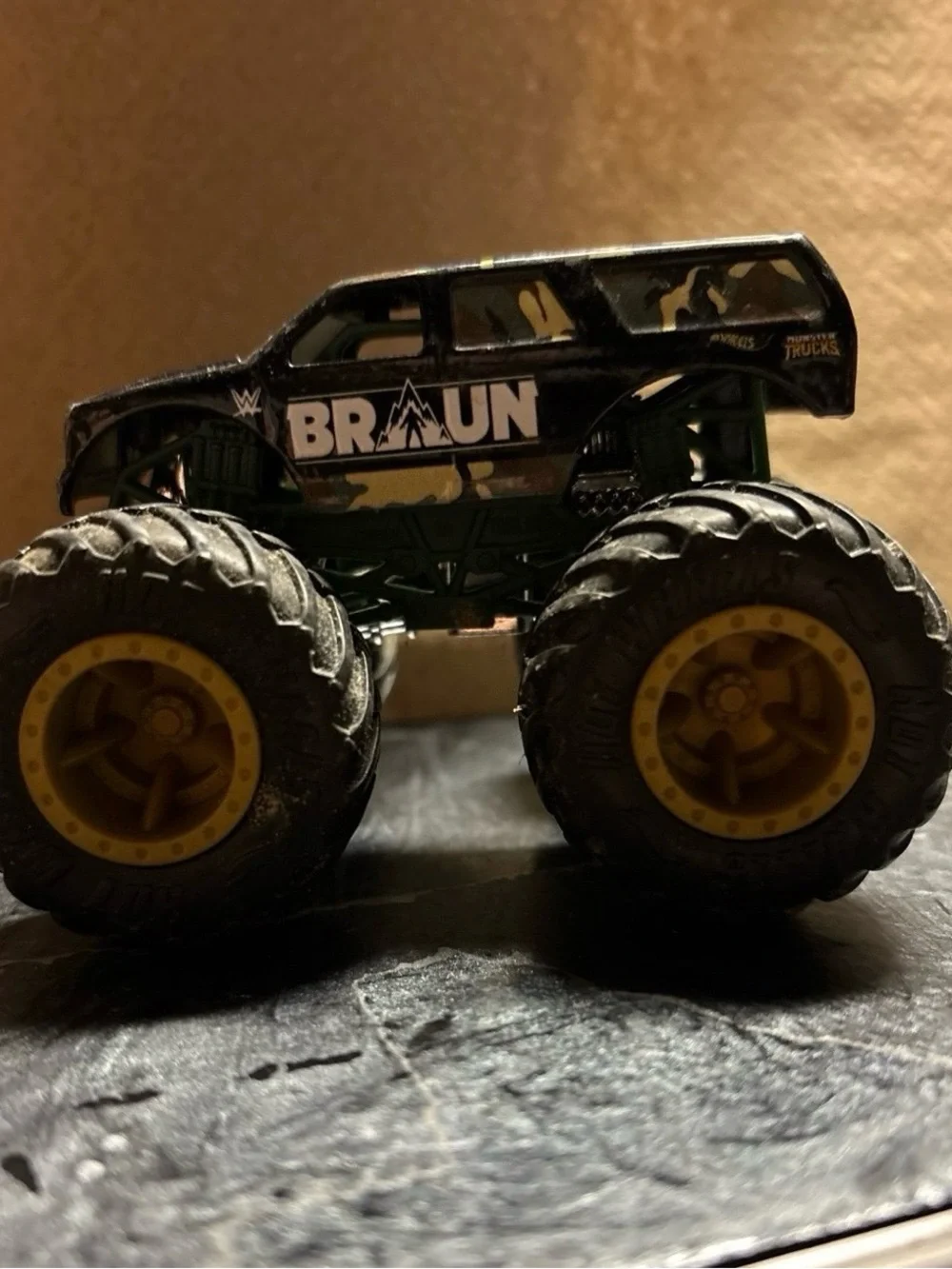 2018 HOT WHEELS MONSTER JAM TRUCKS WWE WRESTLING BRAUN STROWMAN